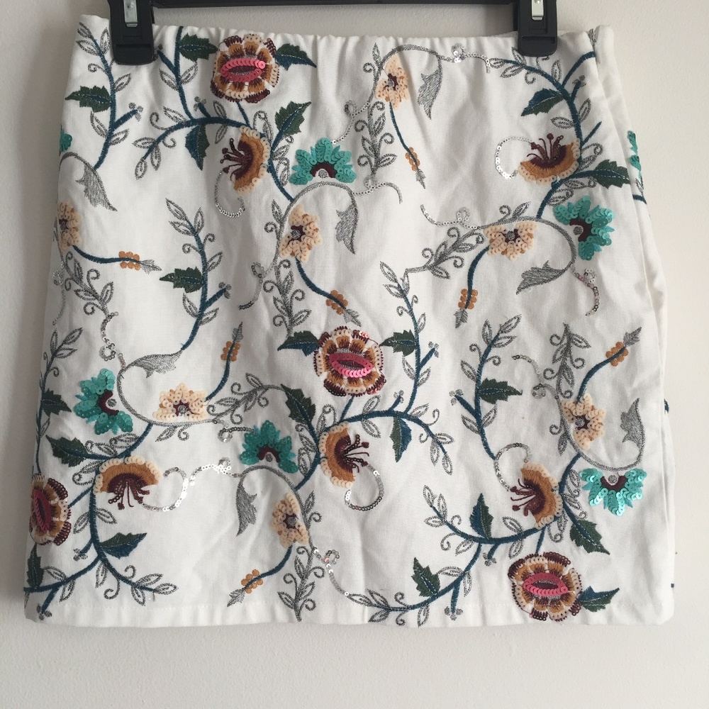 Verte White Floral Embellished Mini Skirt - Size L